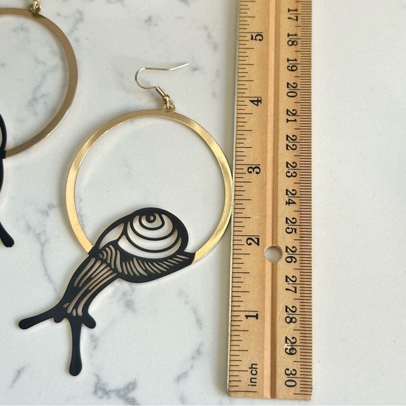 2/$30🌵 Cute Snail Outline Gold Hoop Earrings Linear Hippie Bohemian Unique NEW - Picture 8 of 11